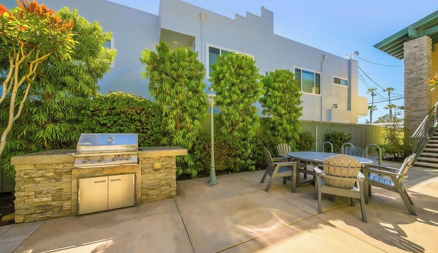 30+ Stay! Steps 2 Beach & Pier -Parking Available