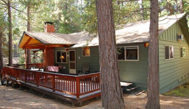 (30A) Dunning's Retreat at The Redwoods In Yosemite