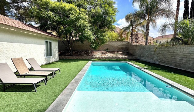 3BR 2Bath House with Pool, Big Yard & BBQ; 12 miles to Six Flags