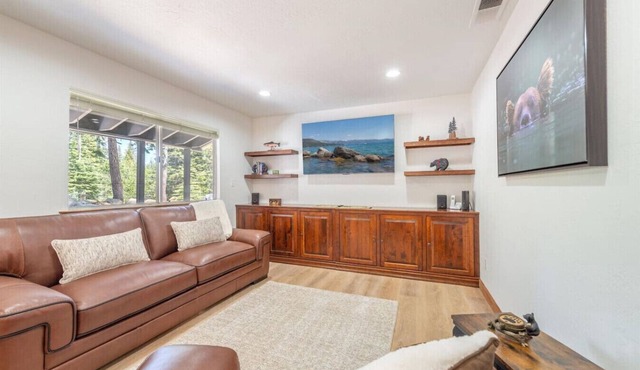 3BR/3BA McKinney Creek Cabin! EV Charger!