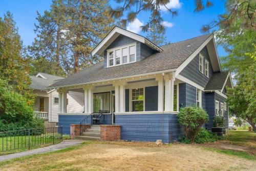3BR Home Large Kitchen Mins To DwnTwn