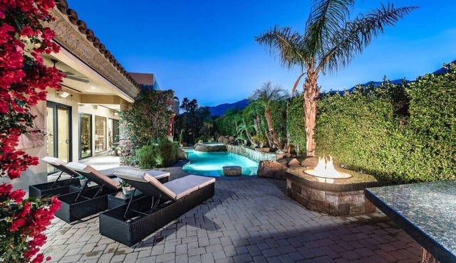 4,578 Sq Ft Estate, 5 King Beds, All En Suites, Putting Green, Basketball Hoop