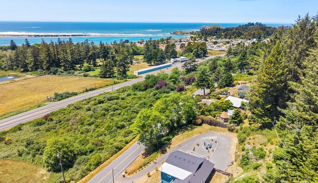 4-bedroom house in Smith River near the beach, fishing, and Redwoods