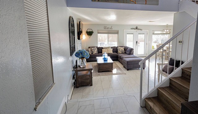 4-BR Lancaster Oasis with Pool, Heated Jacuzzi, AC & Balcony