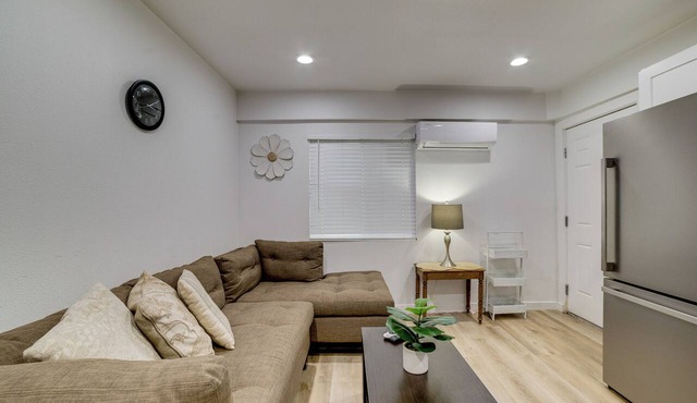 4 Mi to RUHS! Pet-Friendly Apt w/Grill