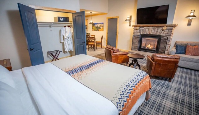 4 Relaxing Mountain View Units Near Trails & Mammoth Ski Areas for Getaways!