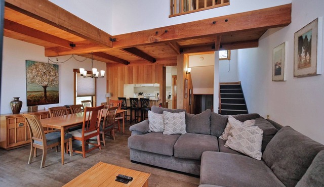 4BD/3BA Northshore Condo Lakeview 2 Master Suites Sleeps up to 8 Great Value