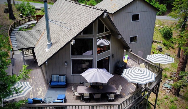 5 Star Cabin! Summer is here & Wintertime is open for booking! 5 min to the LAKE