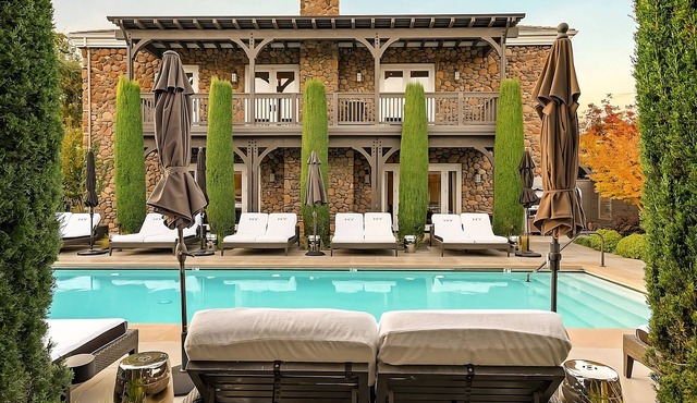 5-Star Spa Resort Close to Napa Valley Museum! Outdoor Pool, Pet-friendly!