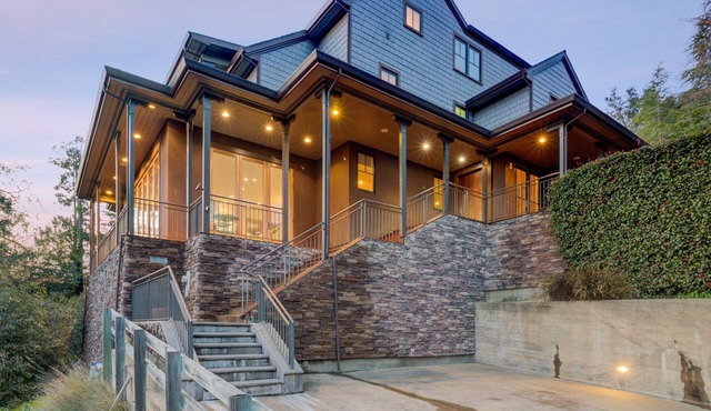 6BD/3.5BA Hilltop Haven -> Hot Tub+Billiards+Views!