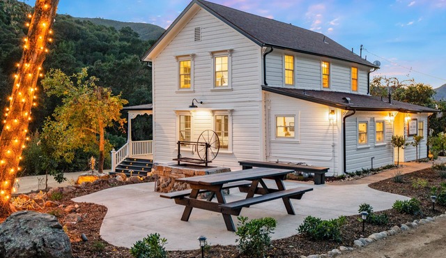 8 Mile House Deluxe-Experience California Tranquility at this Historical Home