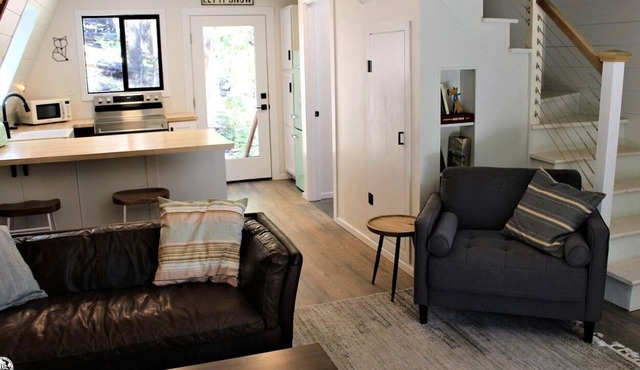 A cozy hidden gem tucked in the mountain! Also available for a long term lease!!