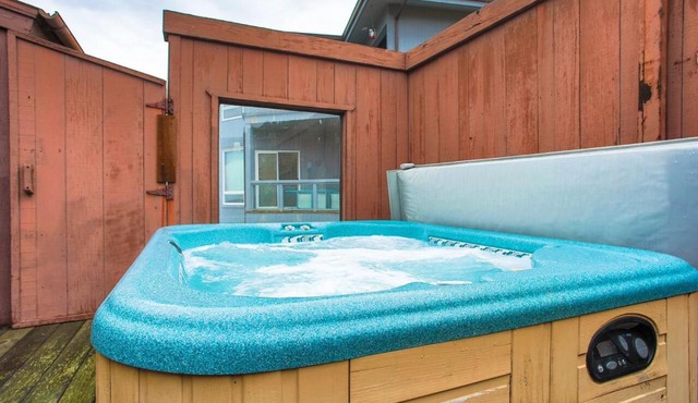 Abalone Alcove! Hot Tub! Pool Table! AMAZING VIEWS! Fast WiFi! Dog Friendly!