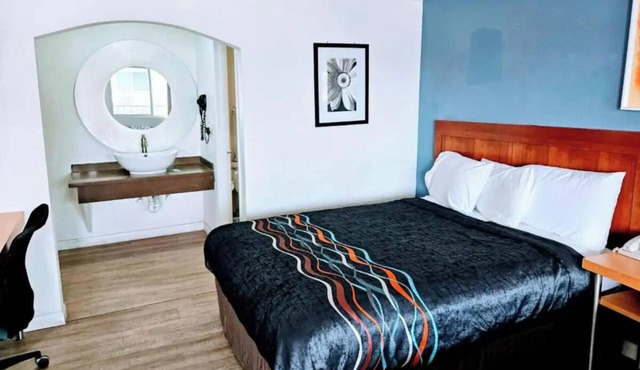 Affordable Room in Ridgecrest w/King Bed, Free Parking & Near Local Favorites