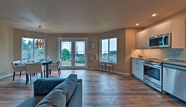 Airy Home Near Anacortes w/San Juan de Fuca Views