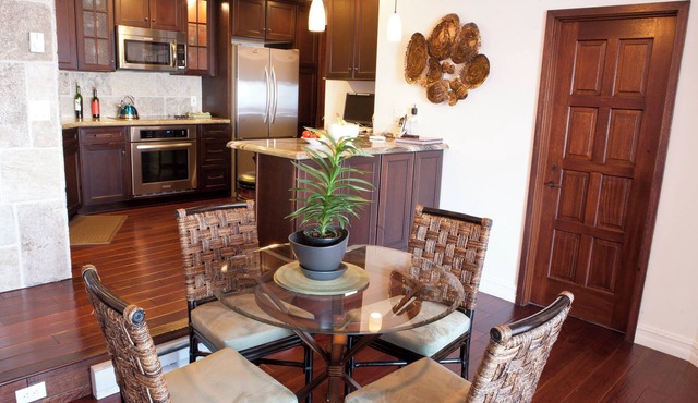 Amazing Luxury ocean front Hamilton Cove Villa w/electric cart