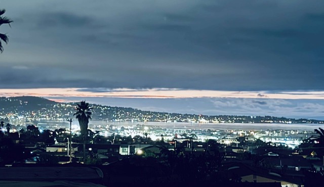 Amazing Panoramic Views of Monterey Bay w Hot Tub & Cold Plunge 3 bed 2 bath