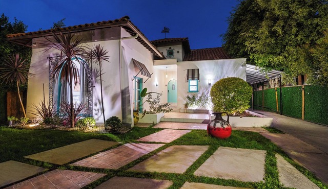 Amazing vila close to the grove