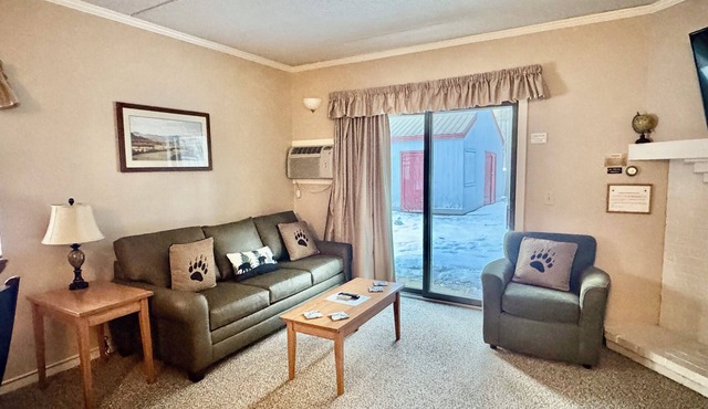 Attitash First Floor Studio Sleeps 4 in Bartlett