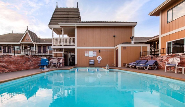 Bayside Inn & Suites