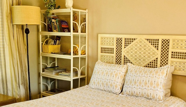 BEACH-HIKE-GOLF Sparkling Clean Sunny Private Studio