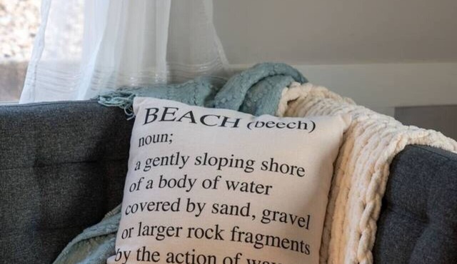 Beachy bungalow close to downtown, tin city & more
