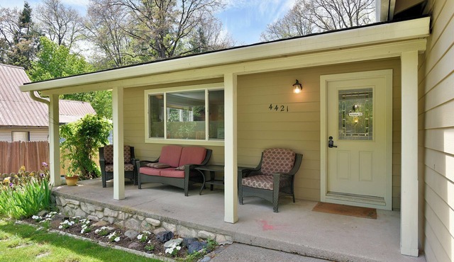 Bear Creek Bungalow, Comfortable home for everyone