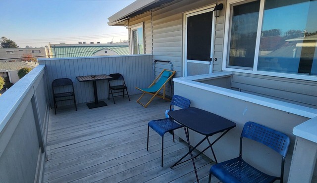 Beautiful 2-bedroom Apt. Free parking, 5 minute to S.F AirPort and All business.