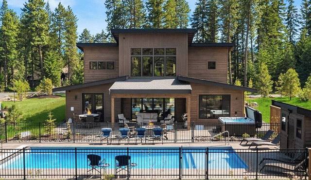 Beautiful 6BR Golf Course Home with Private Pool!*Game Room*Hot Tub