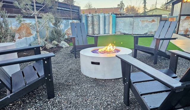 Beautiful and unique 1 bedroom home close to downtown with hot tub!