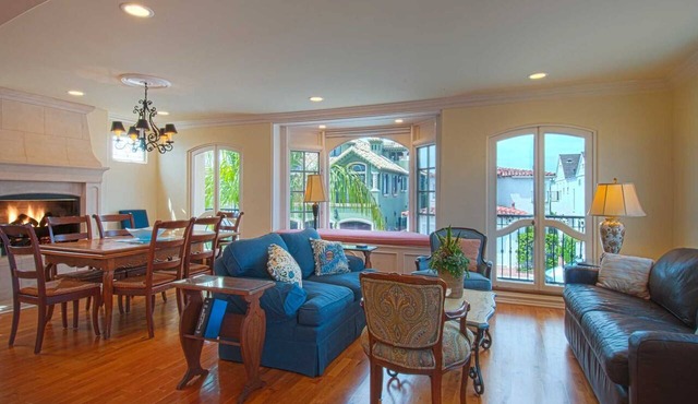 Beautiful, bright and charming 3-story townhouse on an amazing street in Newport!