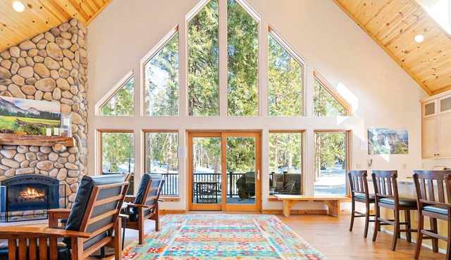 Beautiful home in the woods with EV charger, deck & Ping-Pong