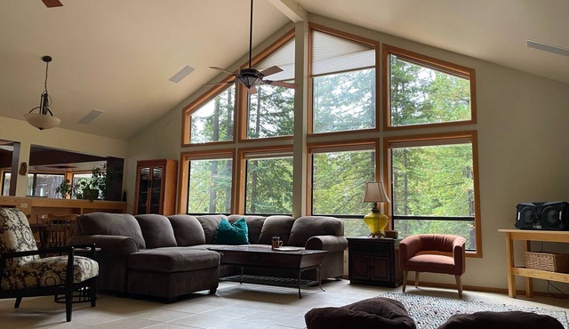 Beautiful Large Home w Fire Pit & Game Room on Private Acreage