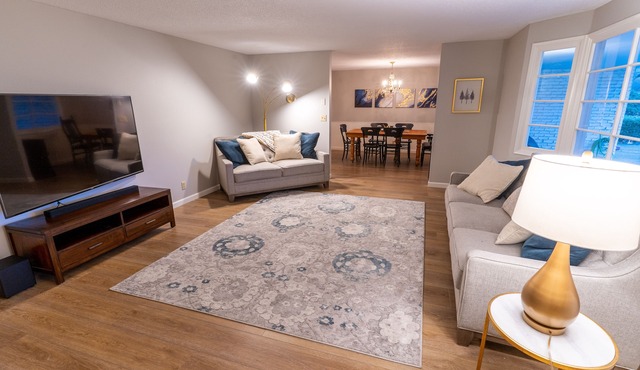 Beautiful Midcentury modern 4 bedroom home in Eugene