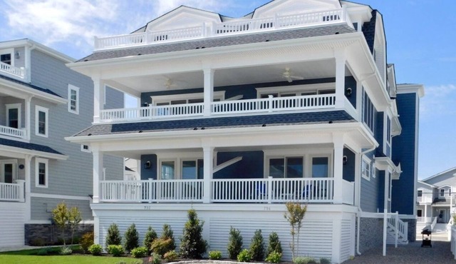 Beautiful new construction townhome with fabulous bay views! in Avalon