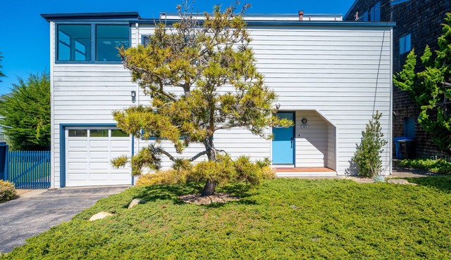 Beautiful, Pet-Friendly 3 bed/2.5 bath Beach Retreat on Park Hill in Cambria!