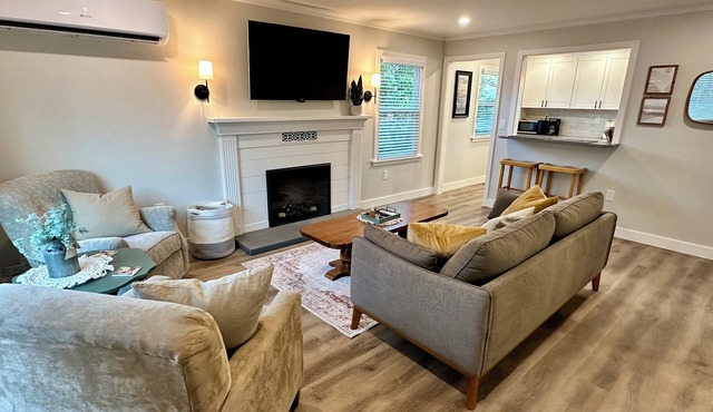 Beautifully Updated/2 Kings/Fully Fenced Back Yard!