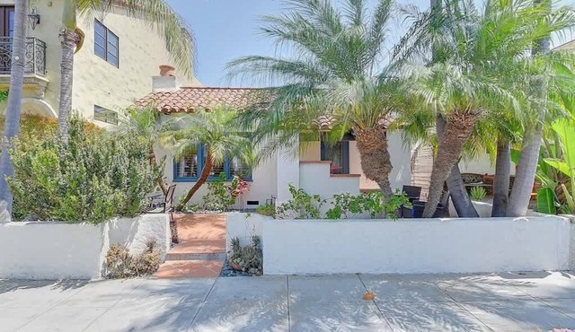 Belmont Shore, 2 Blocks to Beach, Sleeps 6