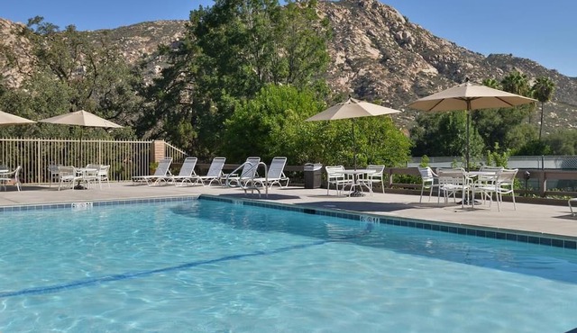 Best Place to Unwind! Two Classy Units, Kitchenette, Game Room, Free Parking
