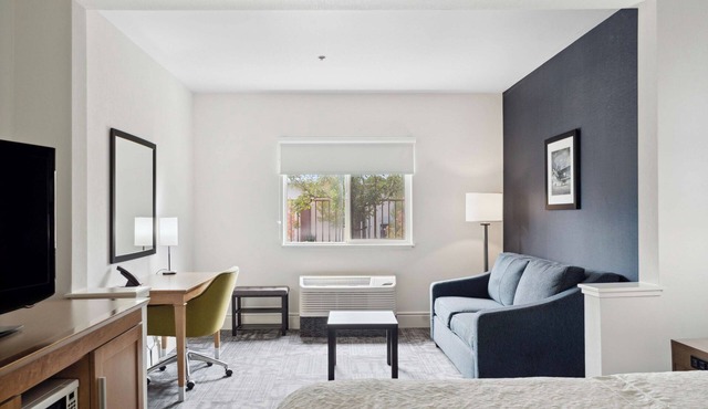 Best Place to Unwind! Outdoor Pool, Pets Allowed, Near Southwood Park!