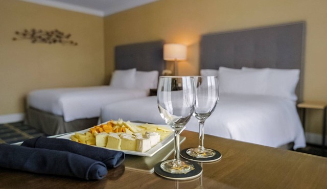Best Value, Quality Stay! 3 Pleasant Units, Free Parking, Pool, Pets Allowed