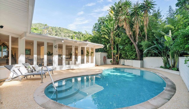 Beverly Hills 2BR | Pool & Views | C&C