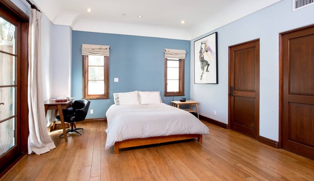 BEVERLY HILLS GLATT KOSHER ESTATE W/POOL, FAMILY AND PET FRIENDLY