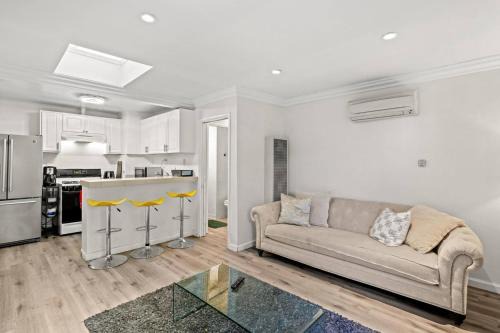 Beverly Hills Home Guest House Hot Tub