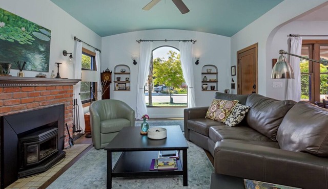 Blocks to Downtown SLO! Historical Casa 30 plus stay! Pet Friendly