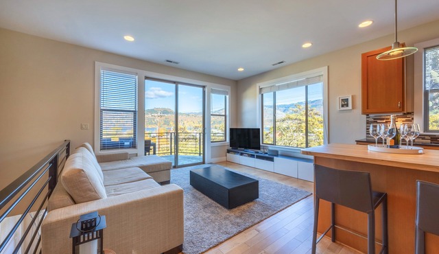 Bluff View - Modern & Beautiful, River Views, Close to Downtown