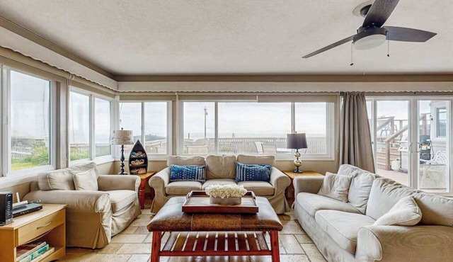 Bodega Bay 3BR ocean-view cottage with hot tub — dogs welcome