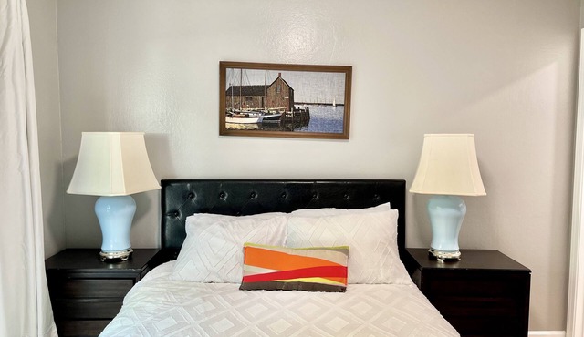 Brand new remodeled modern rooms in 2bd1br apt near Mountain View downtown