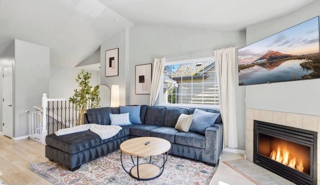 Bright 3BR/2BA Retreat Near UW & Northgate Station