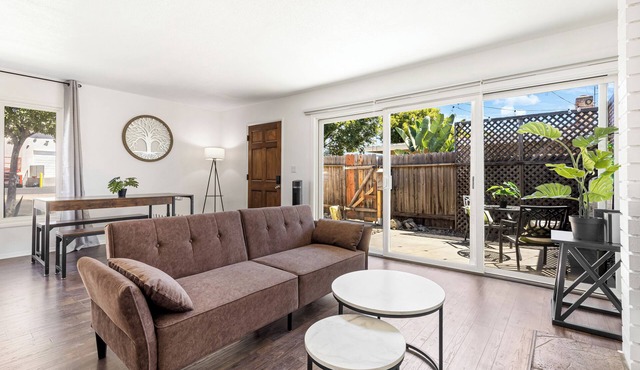 Bright & Airy 2-bed apt, Close to Chapman UCI, In-Unit W/D, Convenient & Private